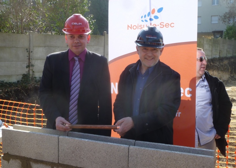 Extension du gymnase. La 1ère pierre est posée ! Extension du gymnase. La 1ère pierre est posée !